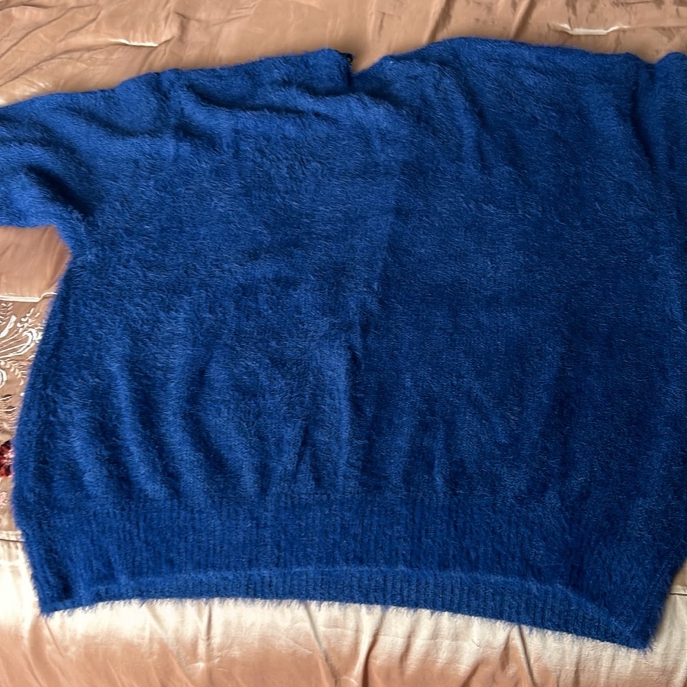 Sweater - Picture 12 of 13